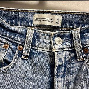 A&F Jeans - Destroyed acid wash denim
